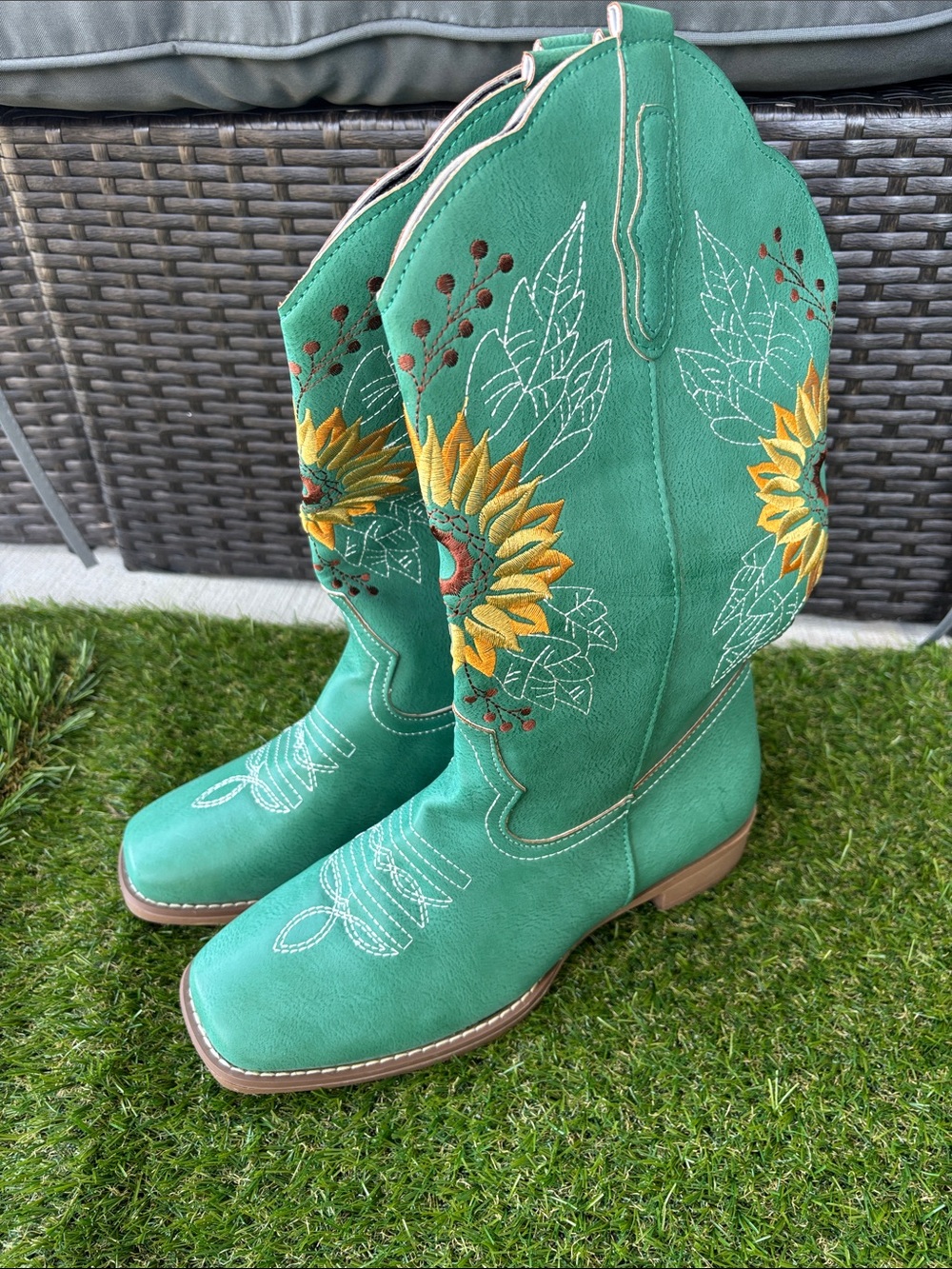 Women’s Green Sunflower Embroidered Cowboy Boots